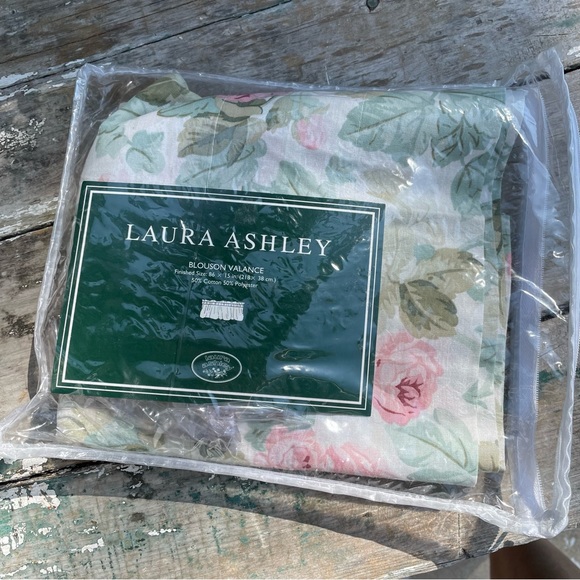 Vintage Laura Ashley Blouson Valance Cottage Rose Flowers Cottagecore 86" x 15" - Picture 6 of 8